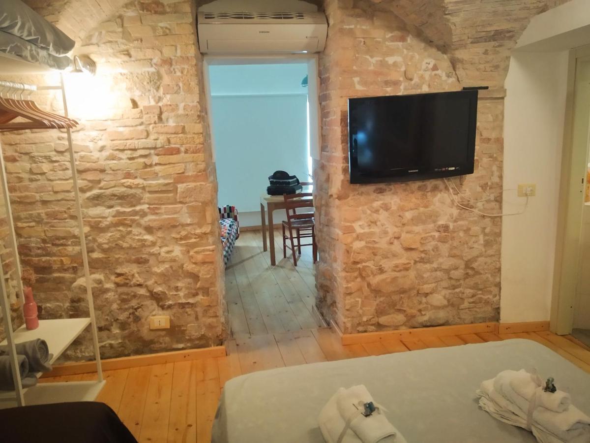 לינה וארוחת בוקר אטרי La Finestra Sul Cortile מראה חיצוני תמונה